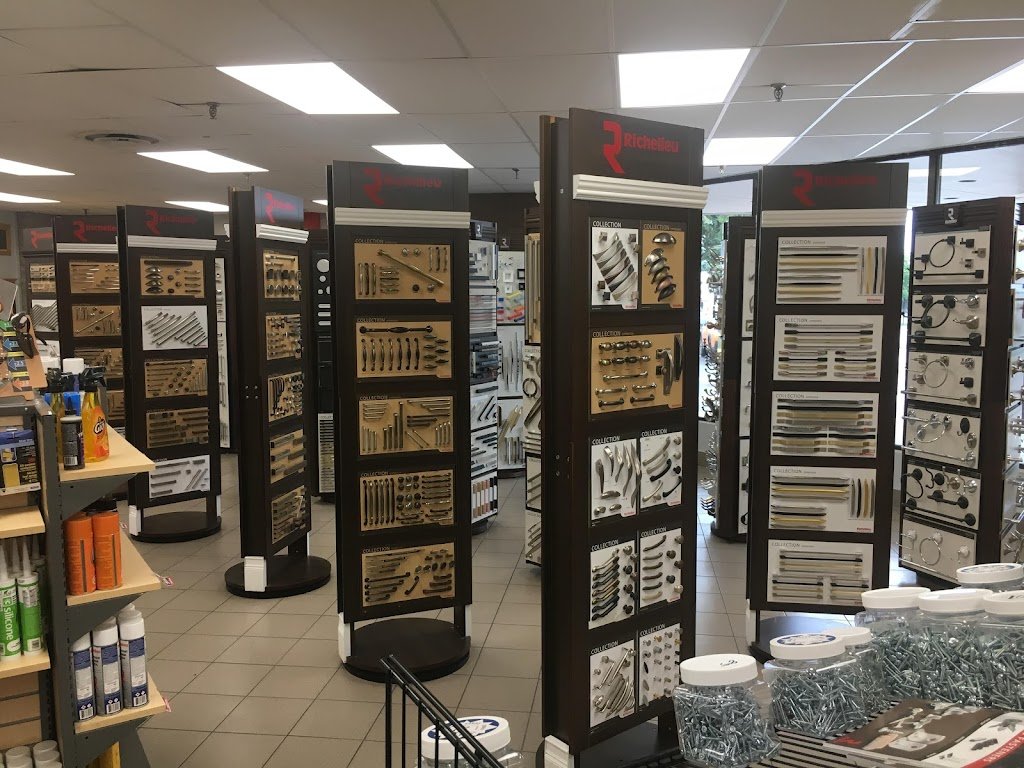 Richelieu retail aisle